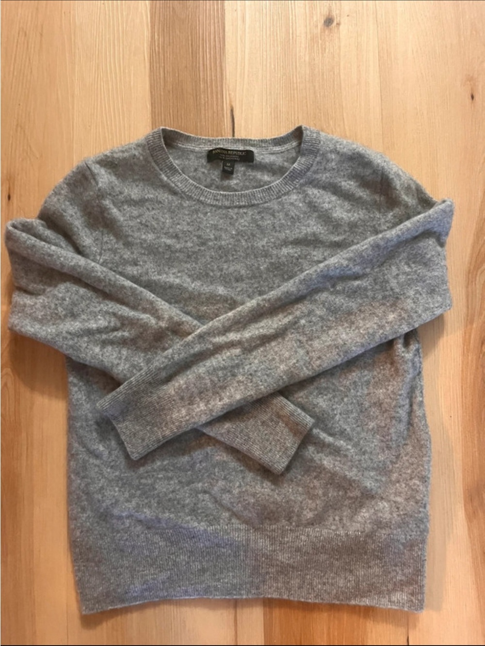Women’s Banana Republic 100% Cashmere Gray Crewneck Sweater Medium